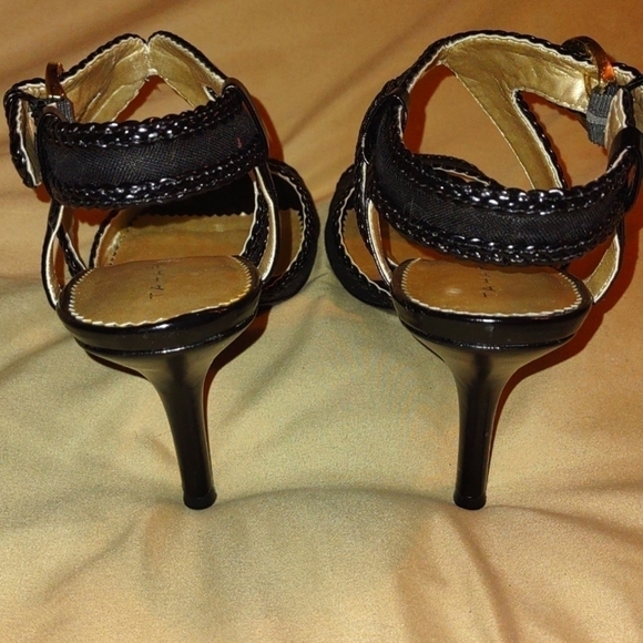 Tahari "Lima" Black Sandals Size 9 1/2 - Picture 6 of 10